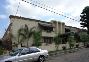 Majestic Luna in Canoga Park, CA - Building Photo - Building Photo