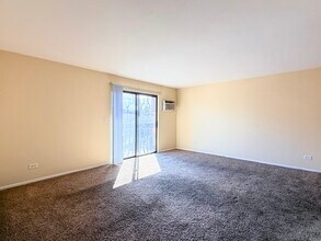 645 S Virginia Rd in Crystal Lake, IL - Building Photo - Building Photo