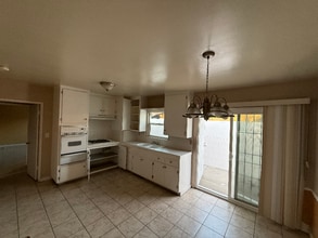 4870 Abbott Rd in Lynwood, CA - Building Photo - Building Photo