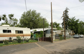 Bentley Trailer Park Apartamentos