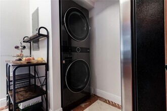 16699 Collins Ave, Unit 1203 in Sunny Isles Beach, FL - Foto de edificio - Building Photo