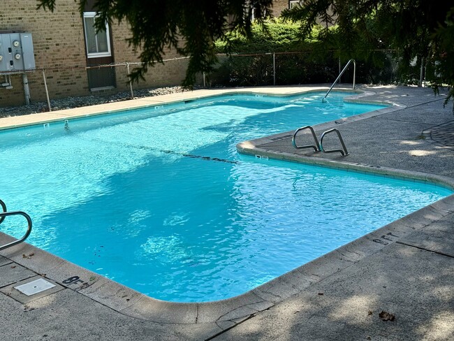 41 Rock Spring Rd in Stamford, CT - Building Photo - Building Photo