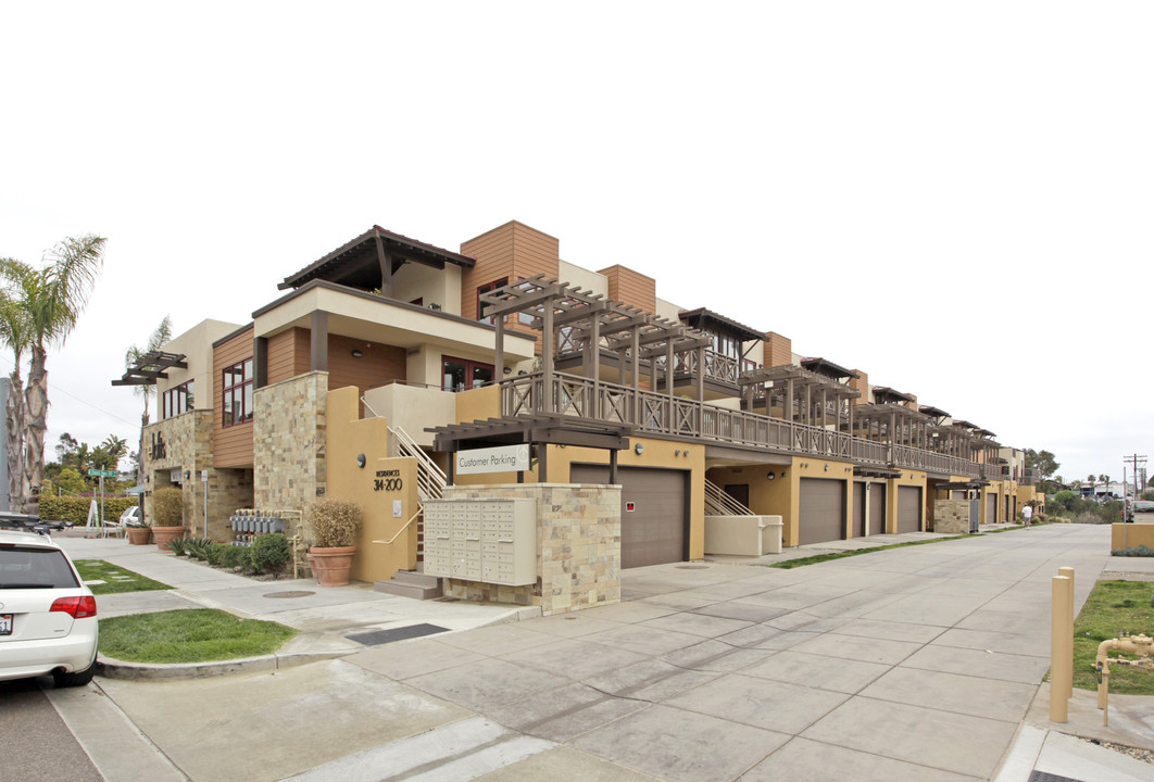 The Lofts at Moonlight Beach in Encinitas, CA - Foto de edificio