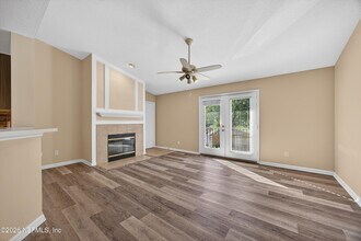 13727 Richmond Park Dr N in Jacksonville, FL - Building Photo - Building Photo