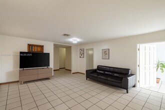 3925 SW 88th Pl in Miami, FL - Building Photo - Building Photo