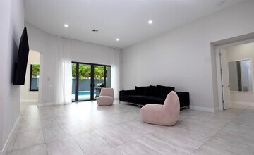 5663 Brookfield Cir W in Fort Lauderdale, FL - Foto de edificio - Building Photo