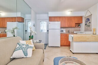 3230 NE 13th St, Unit 103 in Pompano Beach, FL - Building Photo - Building Photo