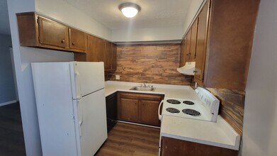 4405 Landside Dr in Louisville, KY - Building Photo - Building Photo