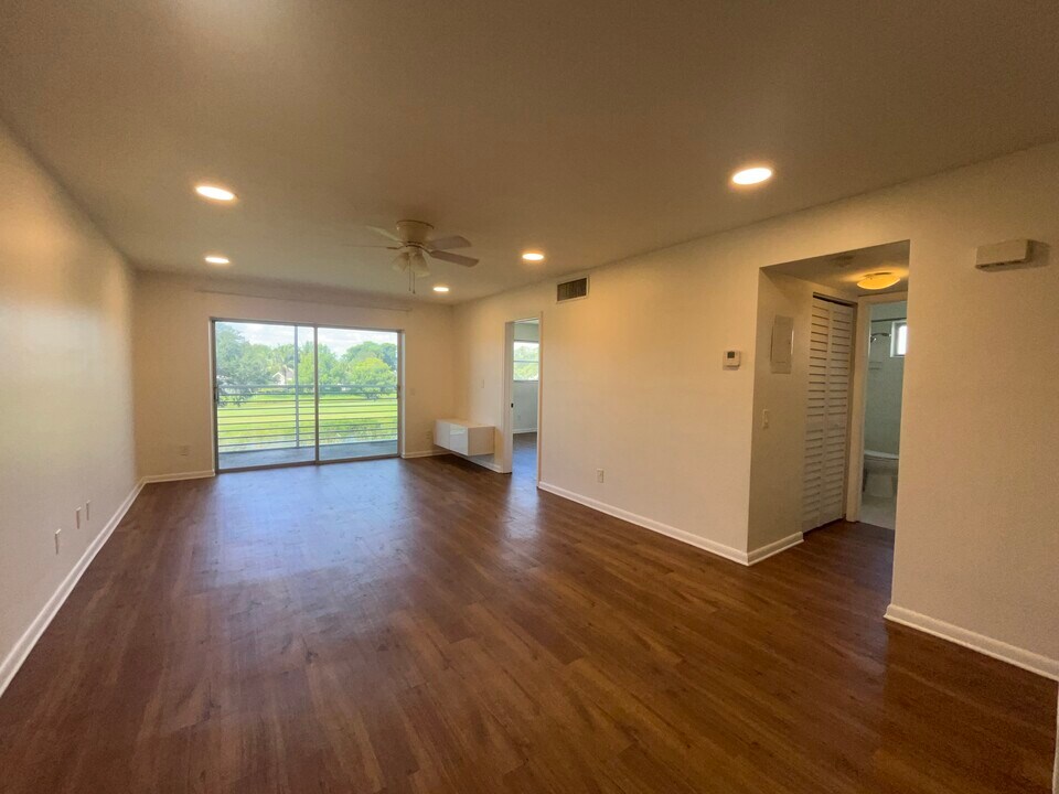 2471 SW 82nd Ave in Davie, FL - Foto de edificio