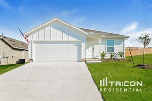 10700 Dusty Rnch Rd in Fort Worth, TX - Building Photo