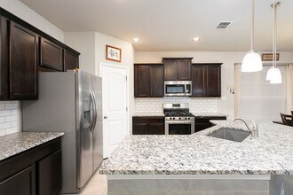 5820 Couble Fls in San Antonio, TX - Building Photo - Building Photo