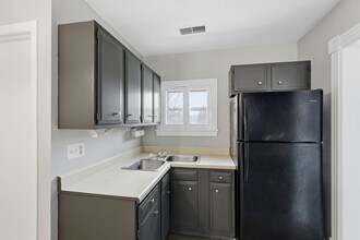 645 W 10th Ave in Oshkosh, WI - Building Photo - Building Photo