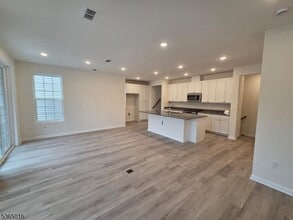 208 Lavender Wy in Warren, NJ - Building Photo - Building Photo
