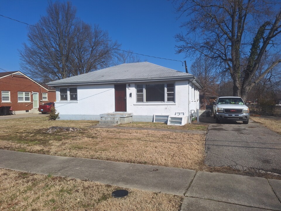 1611 Clarice Way in Louisville, KY - Building Photo