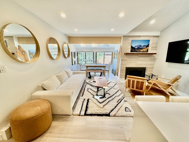 property at 910 W Hallam St