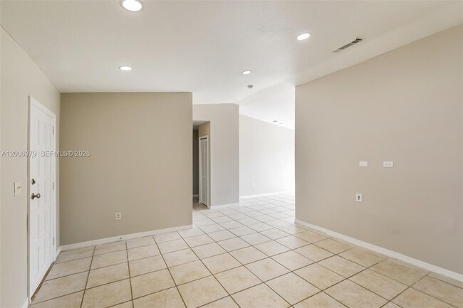 14484 SW 174th St in Miami, FL - Foto de edificio - Building Photo