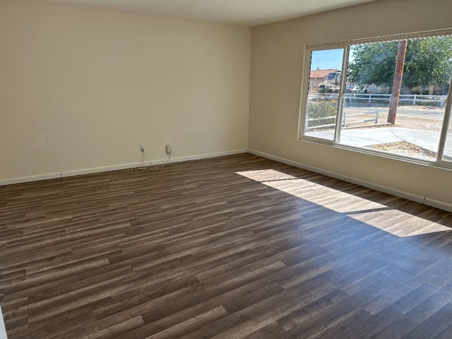 14624 Willow St, Unit B in Hesperia, CA - Building Photo - Building Photo