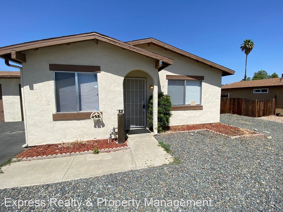 317 Nogales Photo