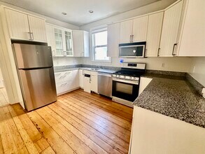 731 Parker St, Unit 1 in Boston, MA - Foto de edificio - Building Photo