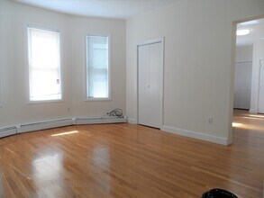 313 Cardinal Medeiros Ave, Unit 3 in Cambridge, MA - Building Photo - Building Photo
