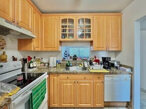 5181 W Oakland Park Blvd in Lauderdale Lakes, FL - Foto de edificio - Building Photo