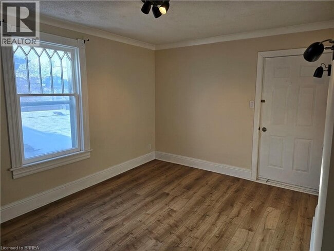 60 Lynnwood Ave in Simcoe, ON - Building Photo - Building Photo