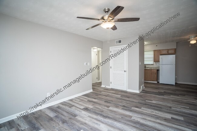 property at 2525 Lakeview Ave