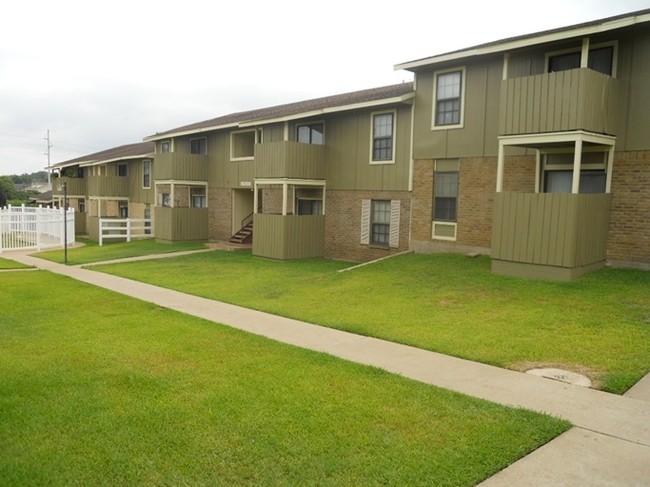 Park Place Apartments in Brenham, TX - Foto de edificio - Building Photo