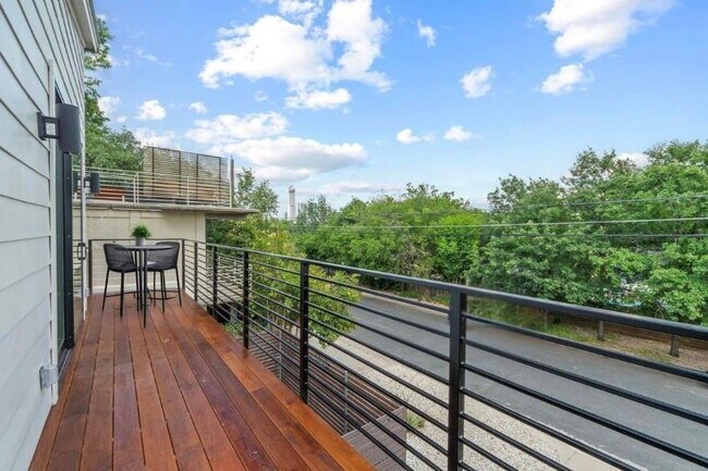 1406 S 3rd St in Austin, TX - Foto de edificio - Building Photo