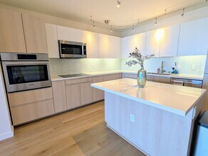 888 Kapiolani Blvd in Honolulu, HI - Building Photo - Building Photo