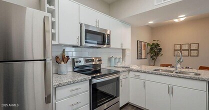 777 W Chandler Blvd-Unit -2-2 in Chandler, AZ - Building Photo - Building Photo