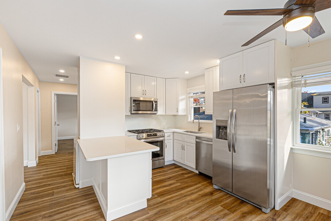 165 Byrne Ave in Staten Island, NY - Building Photo