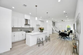 3330 Francis St in Houston, TX - Building Photo - Building Photo