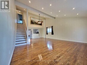 928 Wayne Dr in Newmarket, ON - Building Photo - Building Photo