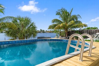 20730 NE 23rd Ave in Miami, FL - Building Photo - Building Photo