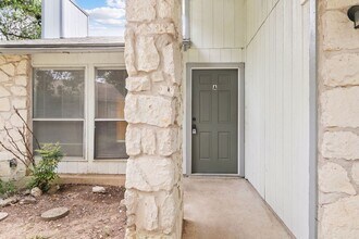 7505 St Amant Pl-Unit -AUS7505 Saint Amant Pl Unit A in Austin, TX - Foto de edificio - Building Photo