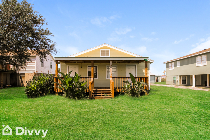 1215 Pickney Ave in Port Bolivar, TX - Building Photo