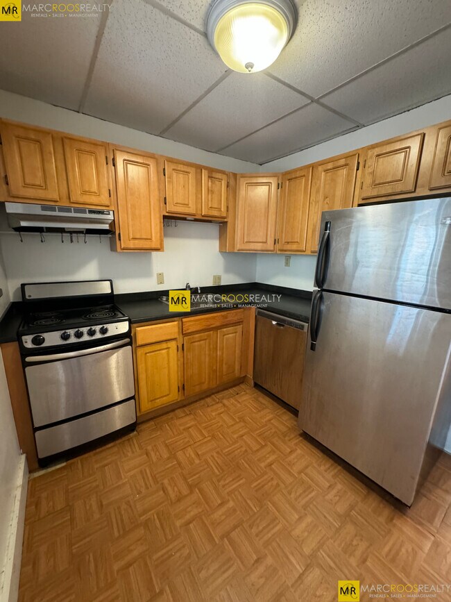 587 Beacon St in Boston, MA - Foto de edificio - Building Photo