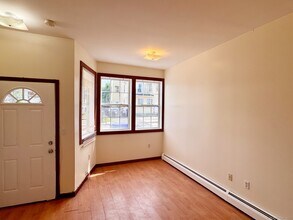 225 E Pearl St in Torrington, CT - Building Photo - Building Photo
