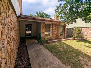 2116 Oakvista Cir in Norman, OK - Building Photo - Building Photo