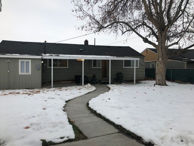 114 W Northshore Dr in Moses Lake, WA - Building Photo - Building Photo