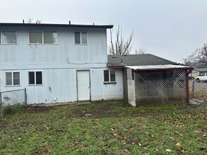 290 S 41st Pl in Springfield, OR - Foto de edificio - Building Photo