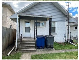 223 Valleywood Dr in Toledo, OH - Building Photo