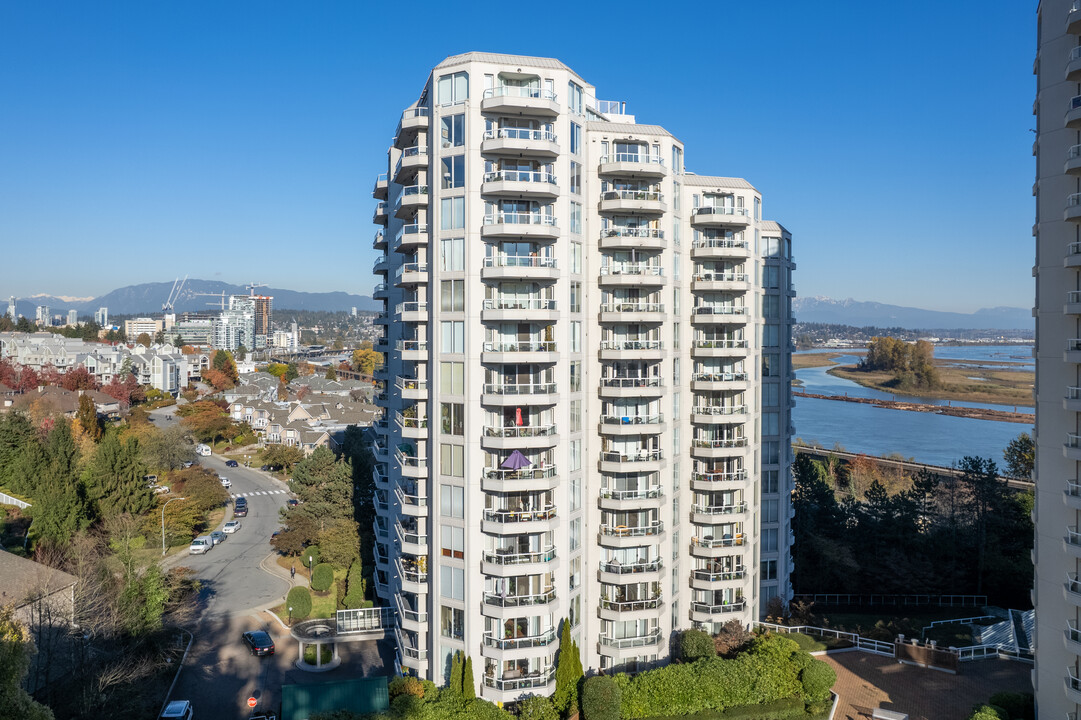 Palace Quay I in New Westminster, BC - Building Photo