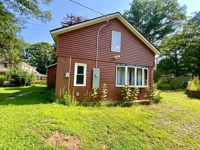 166 Firetown Rd in Simsbury, CT - Foto de edificio - Building Photo