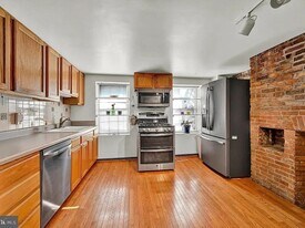1005 S Kenwood Ave, Unit Apt A in Baltimore, MD - Building Photo