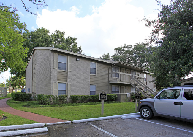 Pearland Village Apartments in Pearland, TX - Building Photo - Building Photo