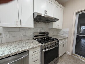 3102 Frontier Dr in Sugar Land, TX - Building Photo - Building Photo