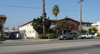 8815 Van Nuys Blvd in Panorama City, CA - Building Photo - Building Photo