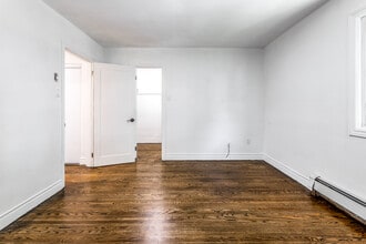 1370 Silver Spear Road in Mississauga, ON - Building Photo - Interior Photo